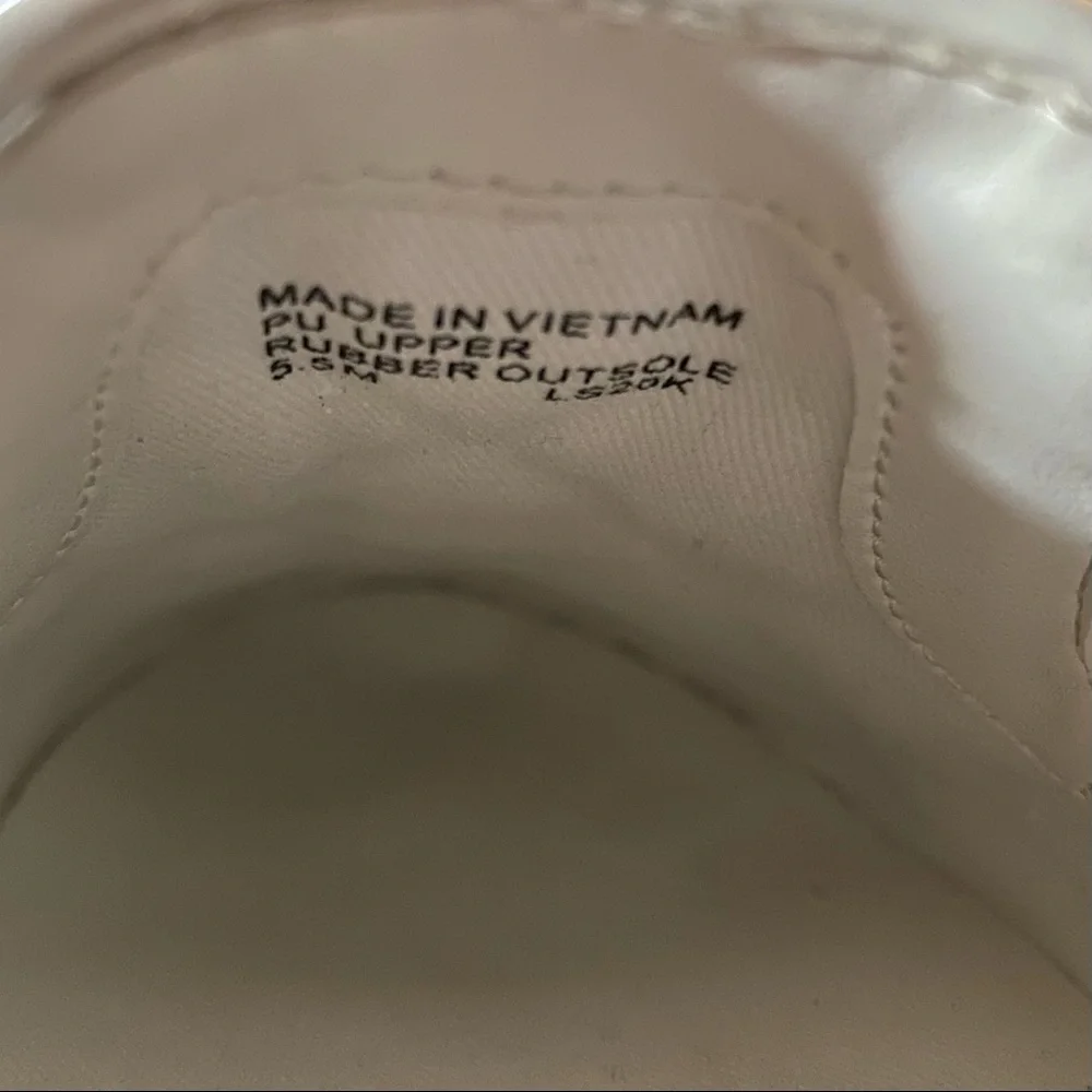 Michael Kors Libby Slip-On Shoes White Quilted w/ Gold Studs Size 5.5 M - LS20K - Picture 8 of 8